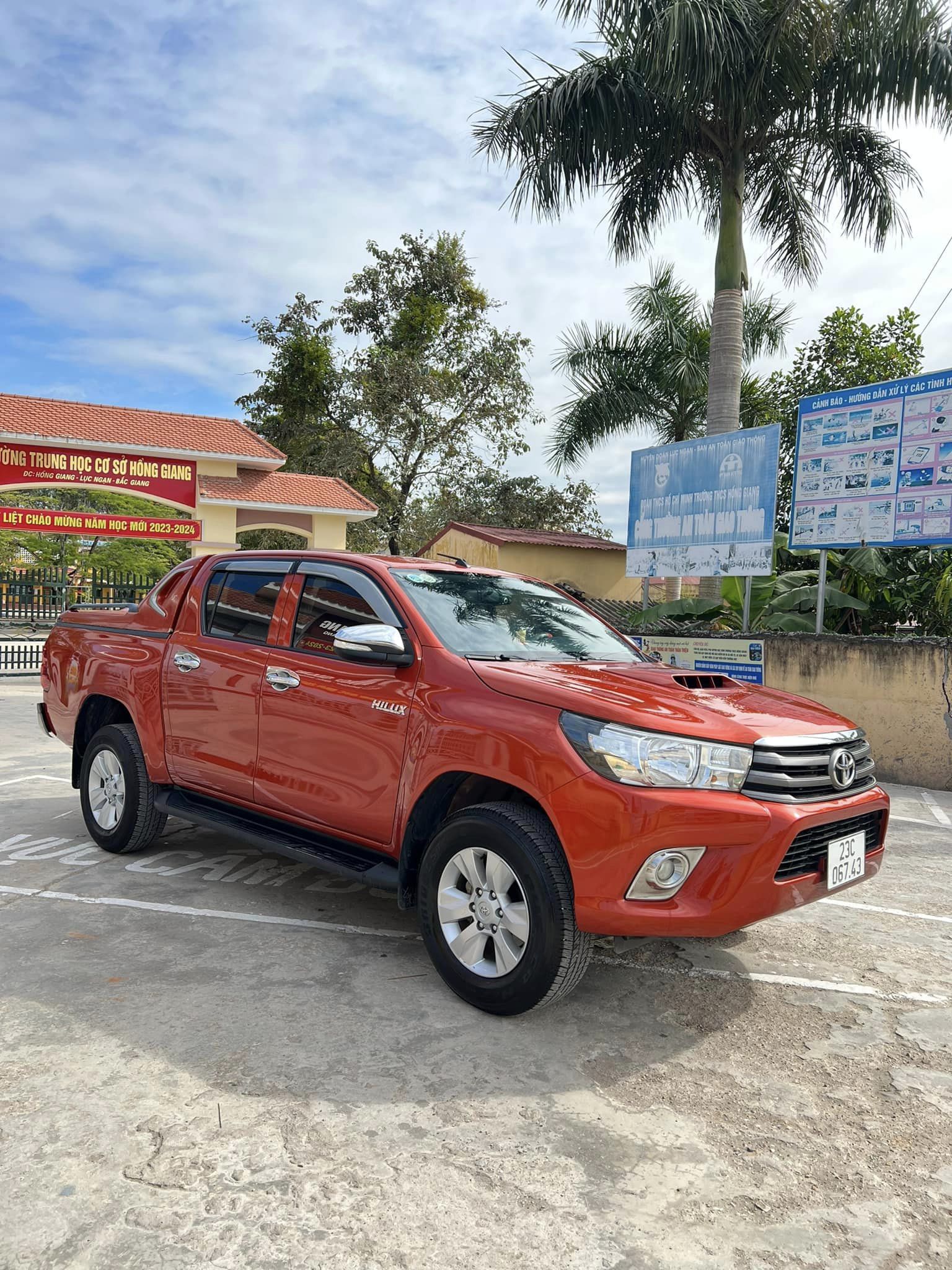 Toyota Hilux 2015 - Giá loanh quanh hơn 400