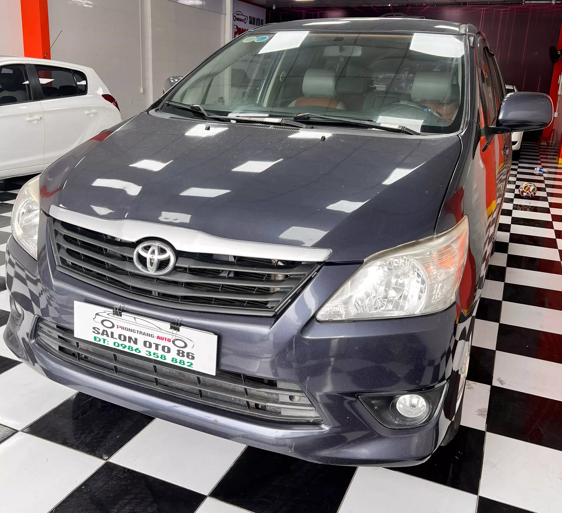 Toyota Innova 2014 - Cần bán chiếc xe Innova 2014 giá : 239tr 