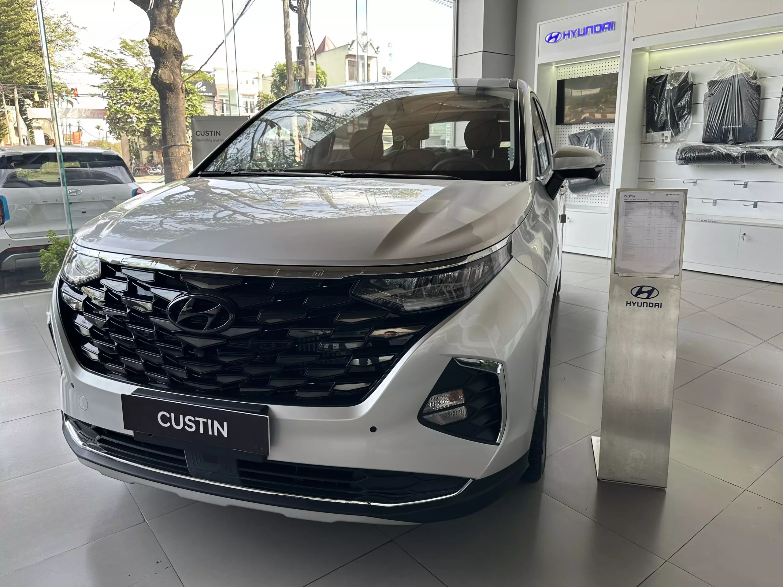 Hyundai Hyundai khác 2023 - Bán Hyundai Hyundai khác sản xuất 2023, màu bạc, giá tốt