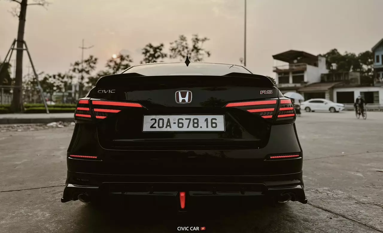 Honda Civic 2023 - Chính chủ bán Civic rs 2023 đăng ký cuối tháng 12