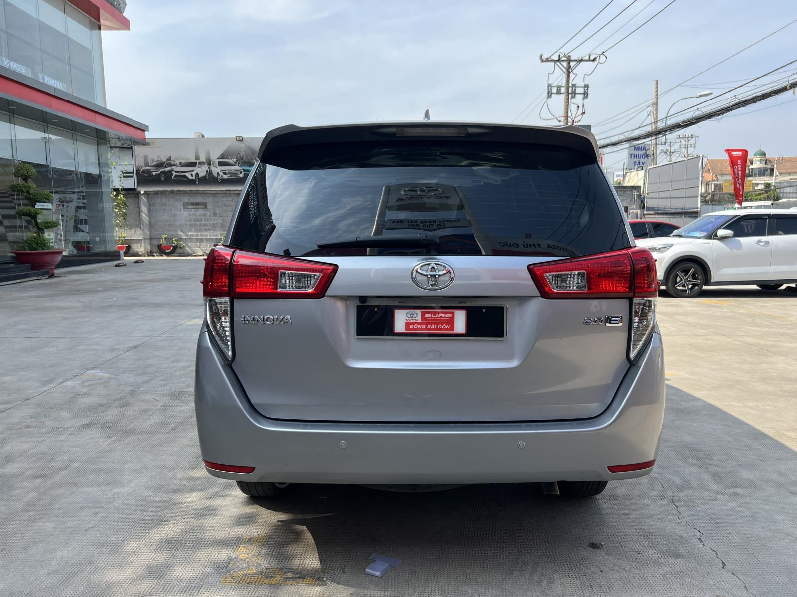 Toyota Innova 2.0E 2019 - Bán Toyota Innova 2.0E đời 2019 xe chạy gia đình rất kỹ