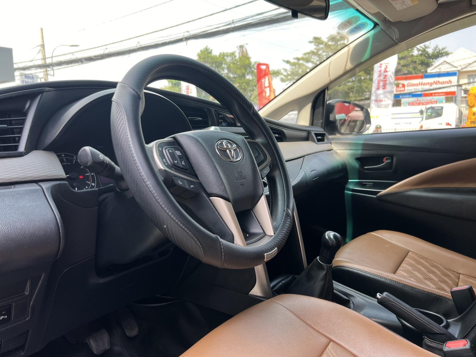 Toyota Innova 2.0E 2019 - Bán Toyota Innova 2.0E đời 2019 xe chạy gia đình rất kỹ