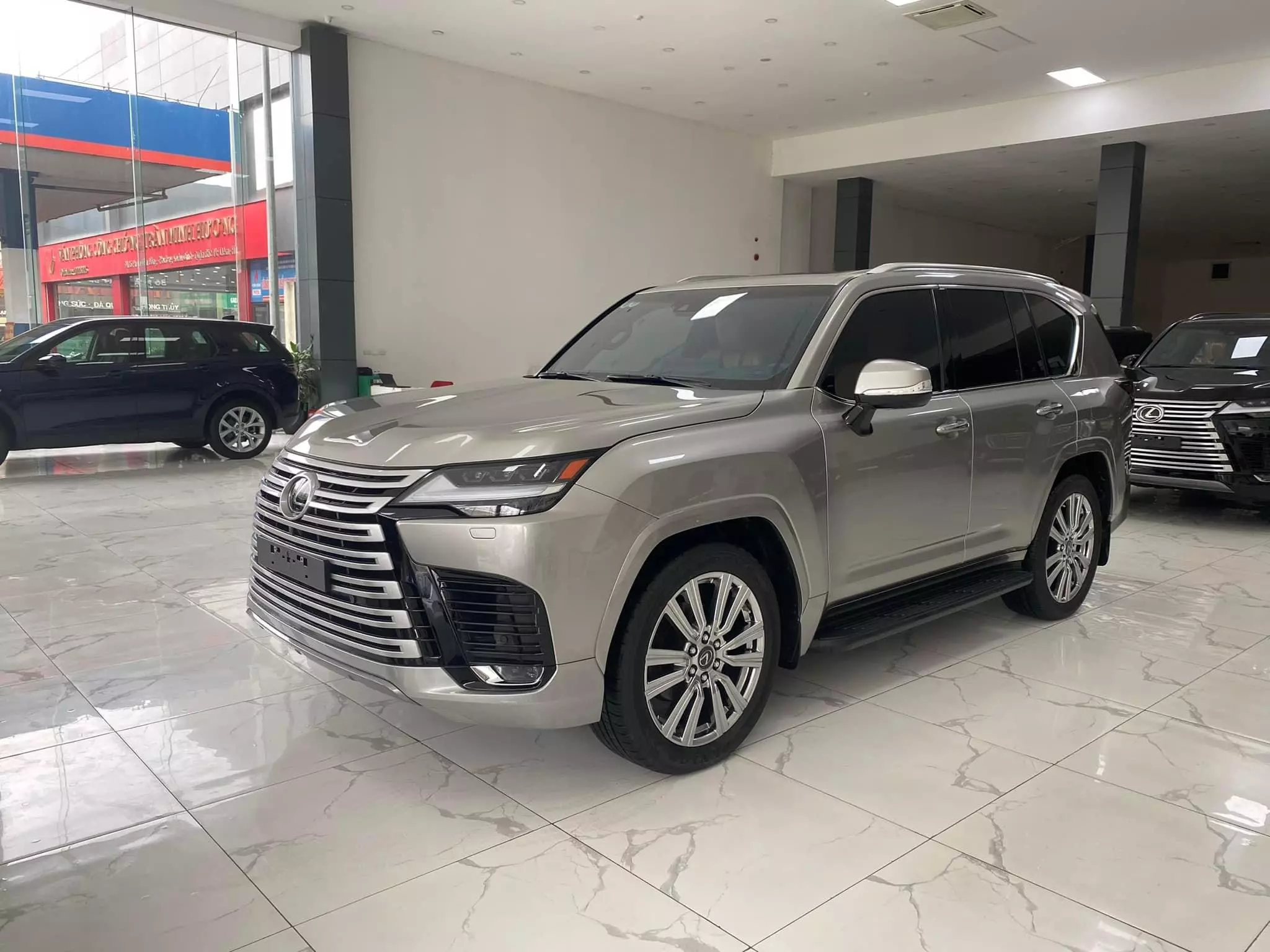 Lexus LX 600 VIP 4 chỗ  2024 - Bán Lexus LX600 VIP 4 chỗ, model và đăng ký tháng 2/2024, mới 99,99%.