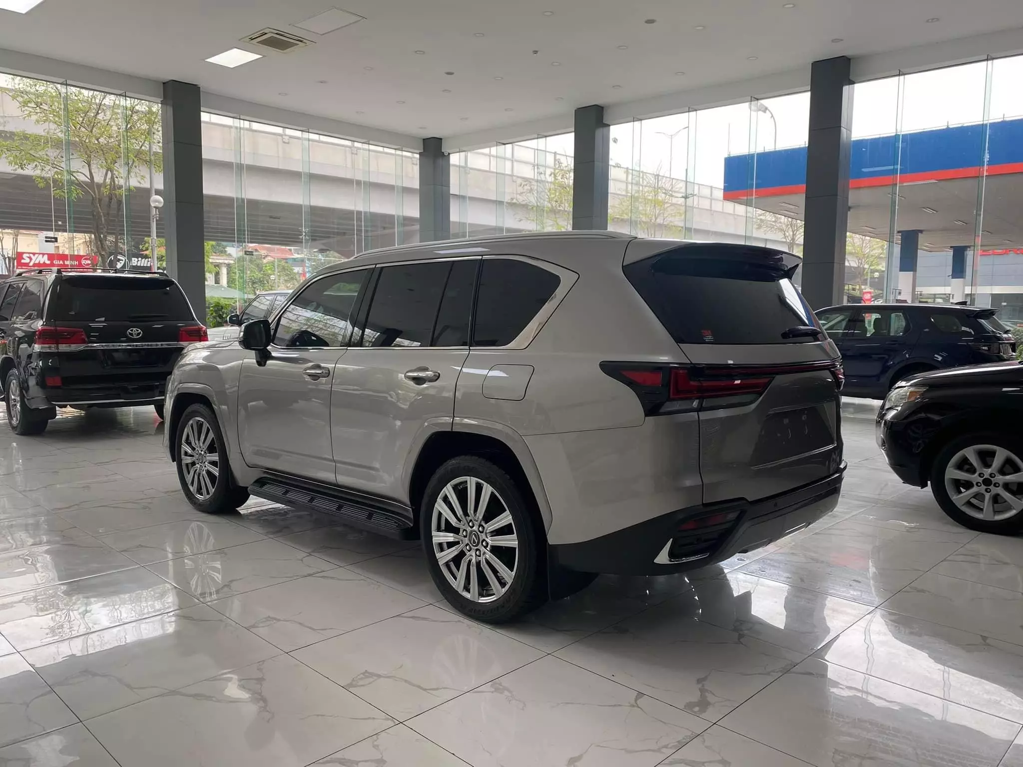 Lexus LX 600 VIP 4 chỗ  2024 - Bán Lexus LX600 VIP 4 chỗ, model và đăng ký tháng 2/2024, mới 99,99%.