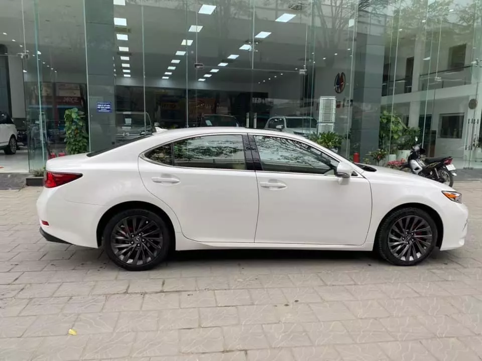 Lexus ES 250 2018 - Bán Lexus ES250 Model và đăng ký 2018, 1 chủ từ mới, xe siêu đẹp.