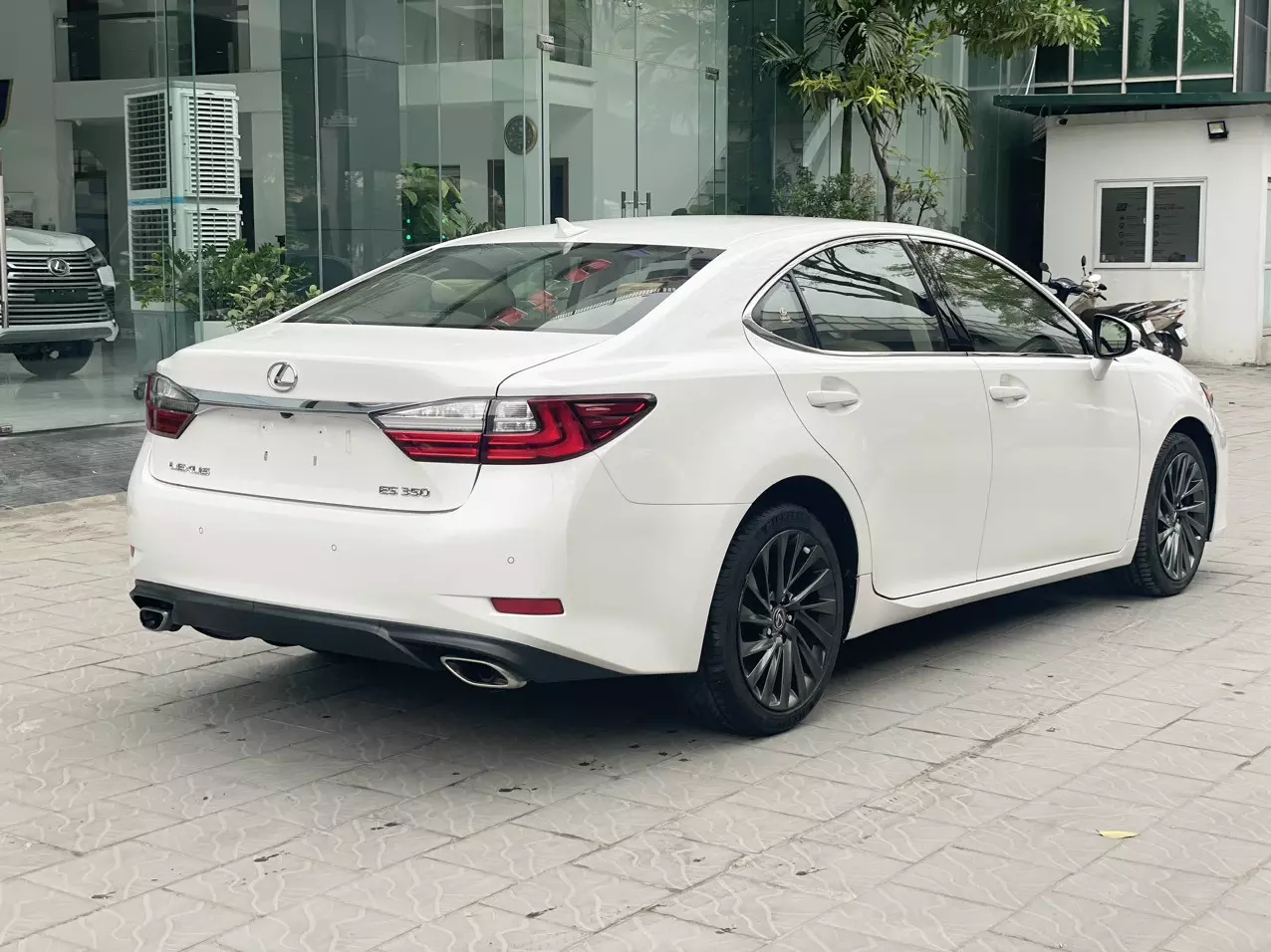 Lexus ES 250 2017 - Cần bán lại xe Lexus ES 250 đời 2017, màu trắng, xe nhập khẩu nguyên chiếc
