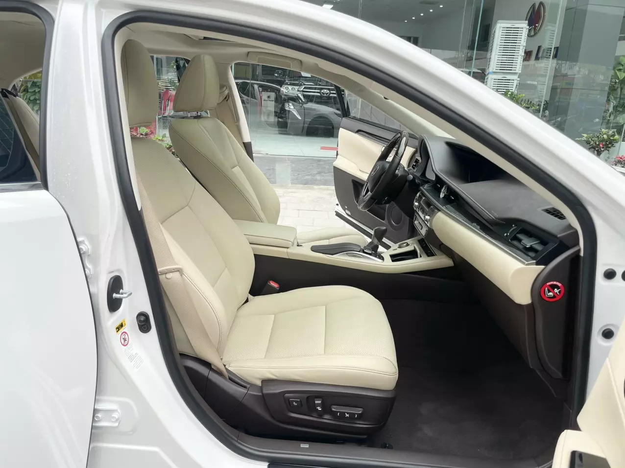 Lexus ES 250 2017 - Cần bán lại xe Lexus ES 250 đời 2017, màu trắng, xe nhập khẩu nguyên chiếc