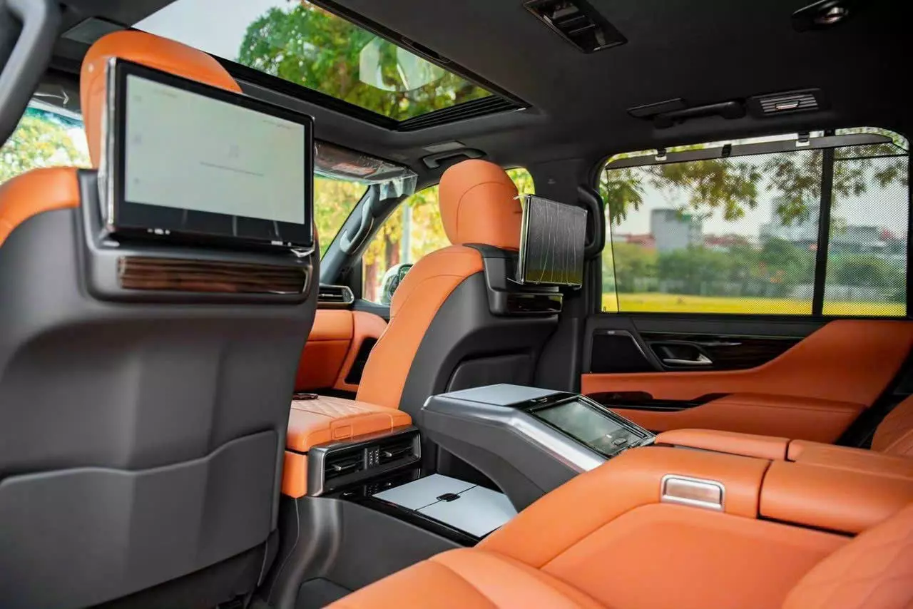Lexus LX 600 VIP 2024 - Cần bán Lexus LX 600 VIP 4 ghế đời mới 2024, màu đen, nhập khẩu chính hãng