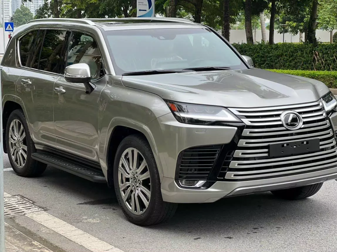 Lexus LX 600 VIP 2024 - Cần bán Lexus LX 600 VIP 4 ghế đời mới 2024, màu bạc, nhập khẩu chính hãng