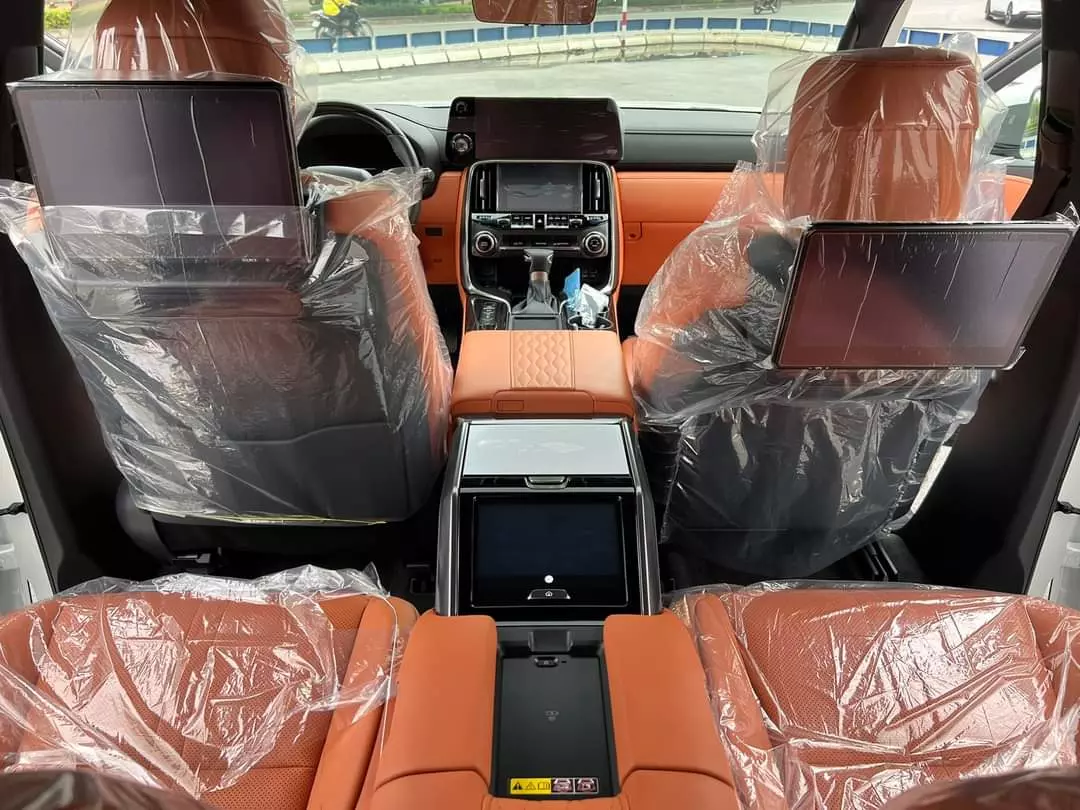 Lexus LX 600 VIP 2024 - Cần bán Lexus LX 600 VIP 4 ghế đời mới 2024, màu bạc, nhập khẩu chính hãng