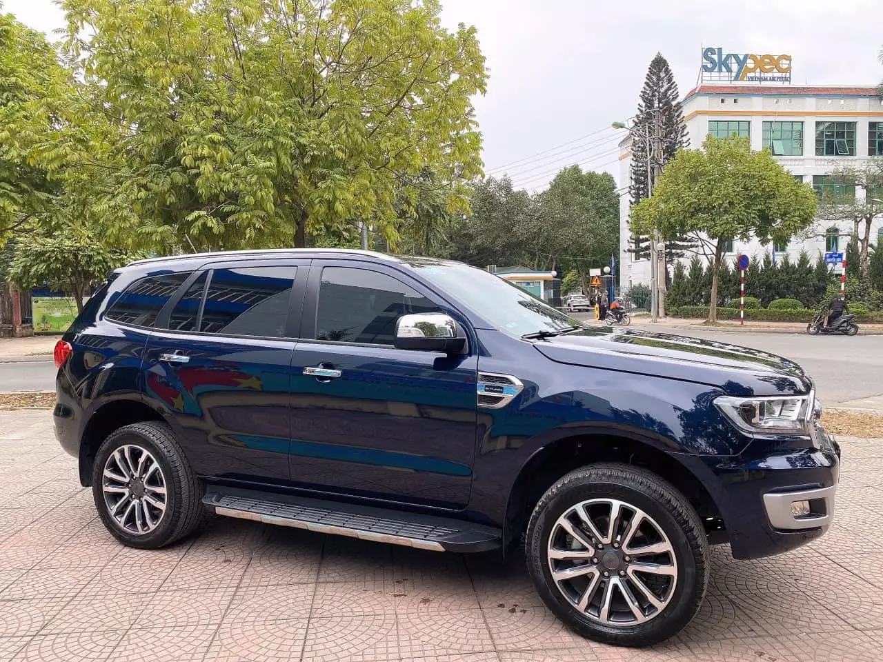 Ford Everest TITANIUM 2022 - Ford Everest Titanium 4x2 đời 2022 chạy 10000km giá nhỉnh 1 tỷ