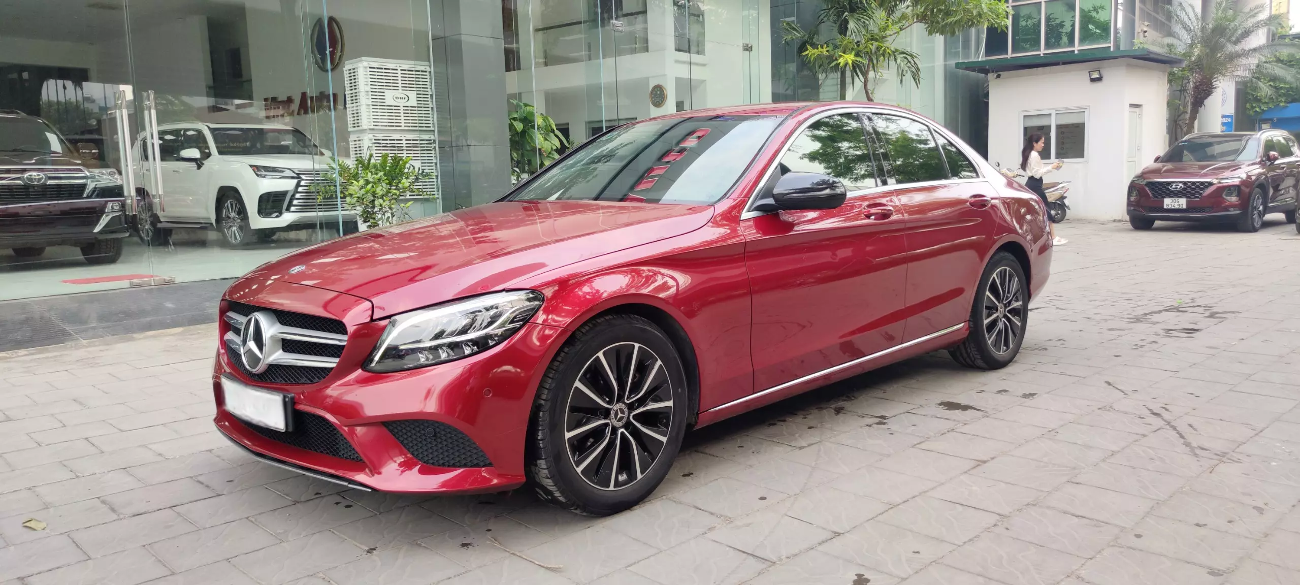 Mercedes-Benz C200 C200 2019 - Cần bán xe Mercedes C200 đời 2019, màu đỏ, xe gia đình 1 chủ từ mới