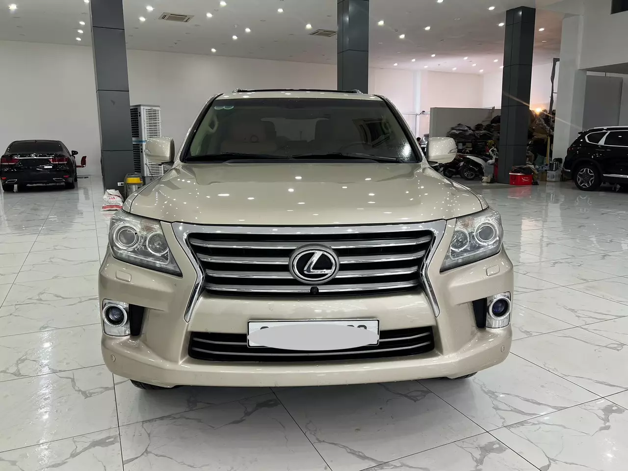 Lexus LX 570 Mỹ 2012 - Em bán xe Lexus LX570 xuất Mỹ, xe sản xuất năm 2012 màu vàng cát. Xe chủ đi gữi gìn cẩn thận,