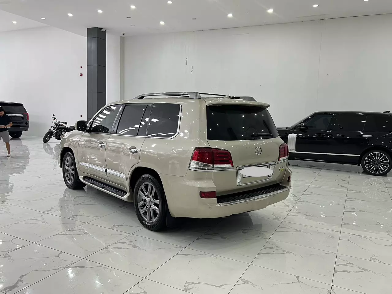 Lexus LX 570 Mỹ 2012 - Em bán xe Lexus LX570 xuất Mỹ, xe sản xuất năm 2012 màu vàng cát. Xe chủ đi gữi gìn cẩn thận,
