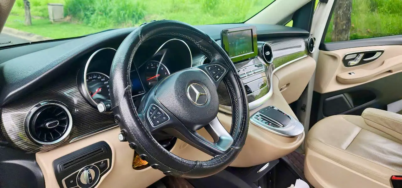 Mercedes-Benz 190 V250 Luxury 2021 - Chính chủ bán Mercedes V250 Luxury sx2021, bsHCM, còn bảo hành chính hãng