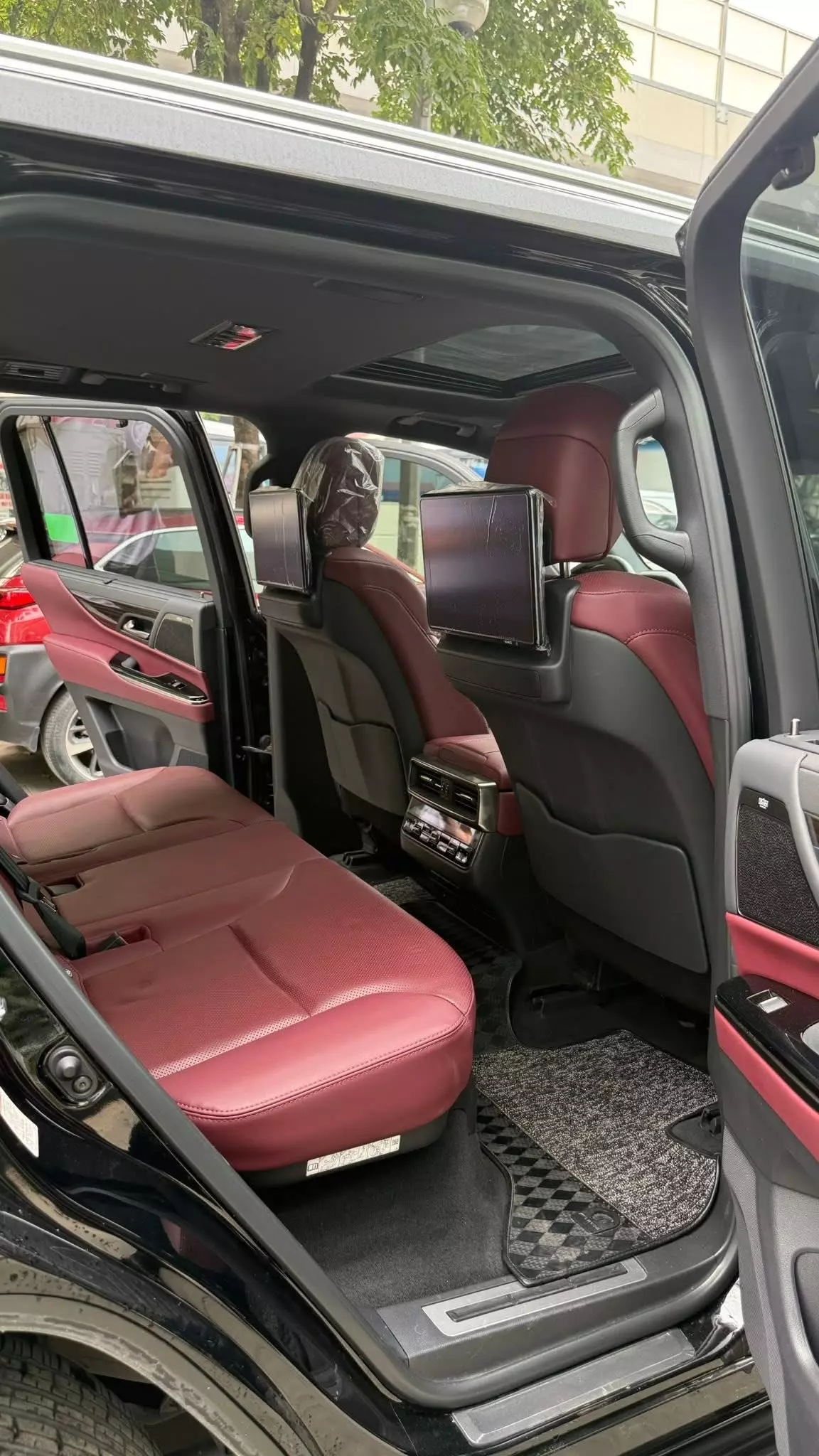 Lexus LX 600 Urban 7 chỗ  2023 - Lexus LX600 siêu lướt 7 chỗ, sản xuất 2023.