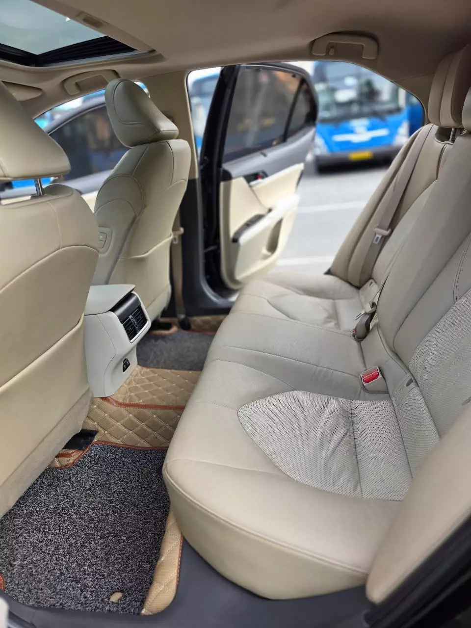 Toyota Camry 2.5Q 2022 - Cần bán lại xe Toyota Camry 2.5Q năm 2022, màu đen, nhập khẩu