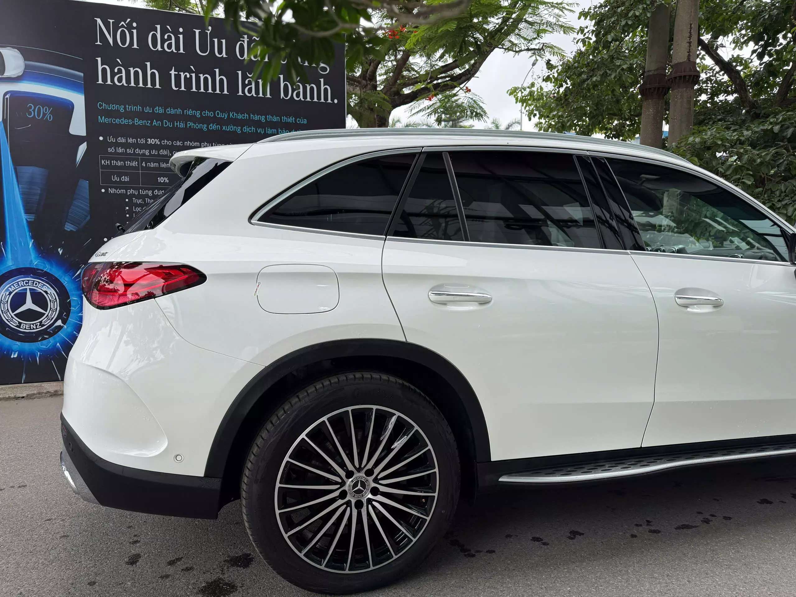 Mercedes-Benz GLC 300 2025 - Mercedes-Benz GLC 300 4MATIC – SUV hạng sang bán chạy số 1 của thương hiệu Ngôi Sao  3 cánh.
