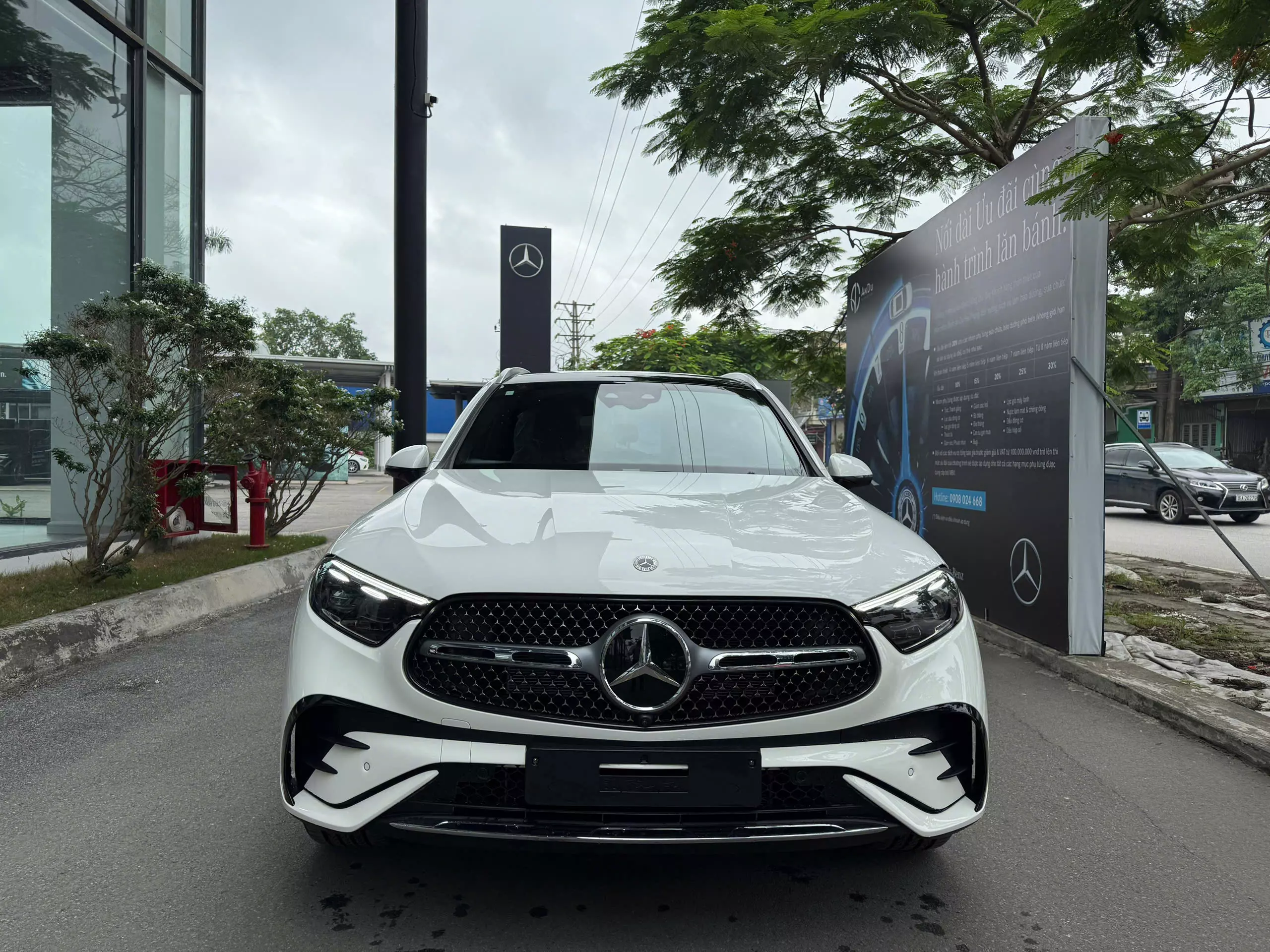 Mercedes-Benz GLC 300 2025 - Mercedes-Benz GLC 300 4MATIC – SUV hạng sang bán chạy số 1 của thương hiệu Ngôi Sao  3 cánh.