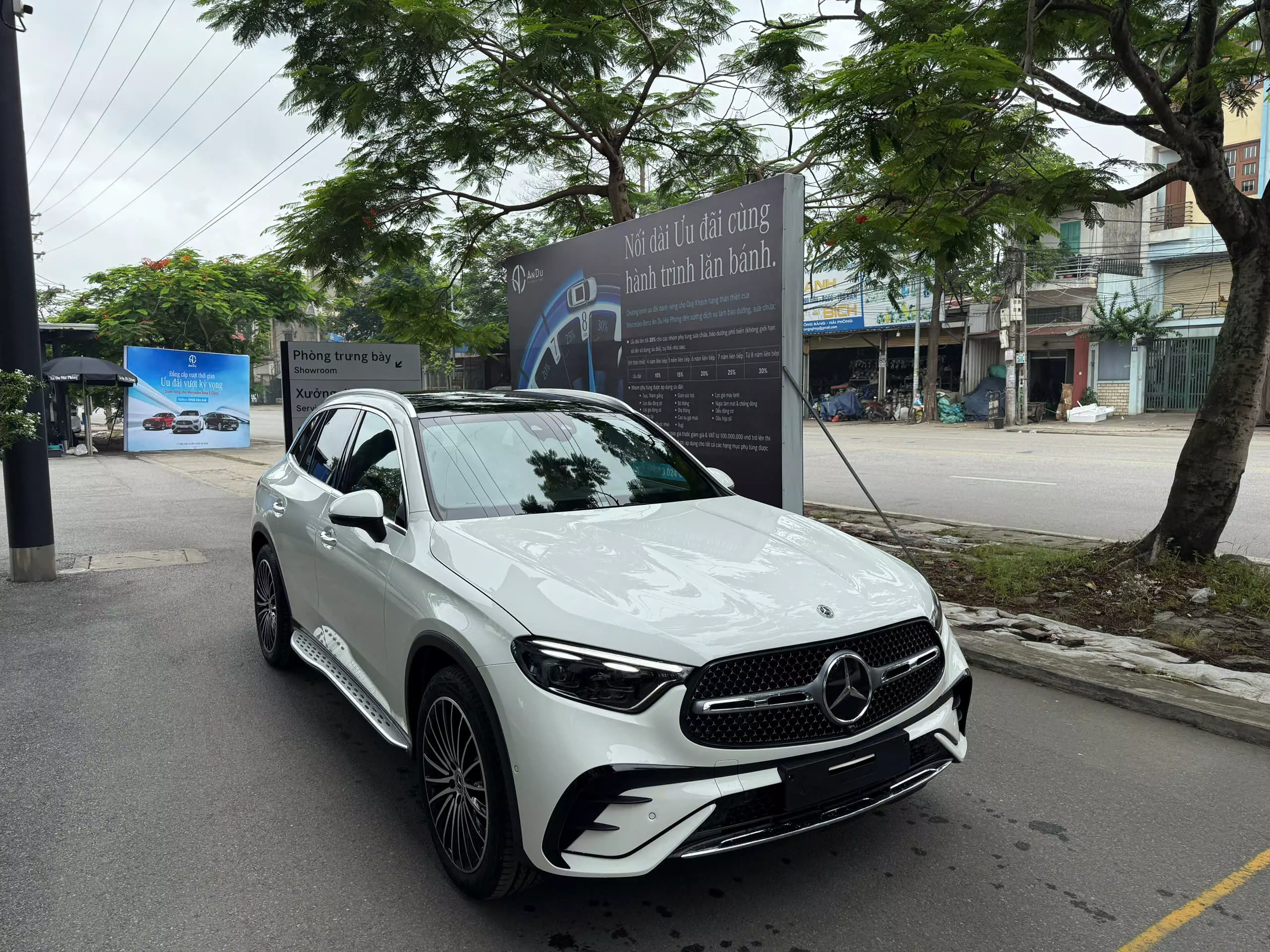 Mercedes-Benz GLC 300 2025 - Mercedes-Benz GLC 300 4MATIC – SUV hạng sang bán chạy số 1 của thương hiệu Ngôi Sao  3 cánh.