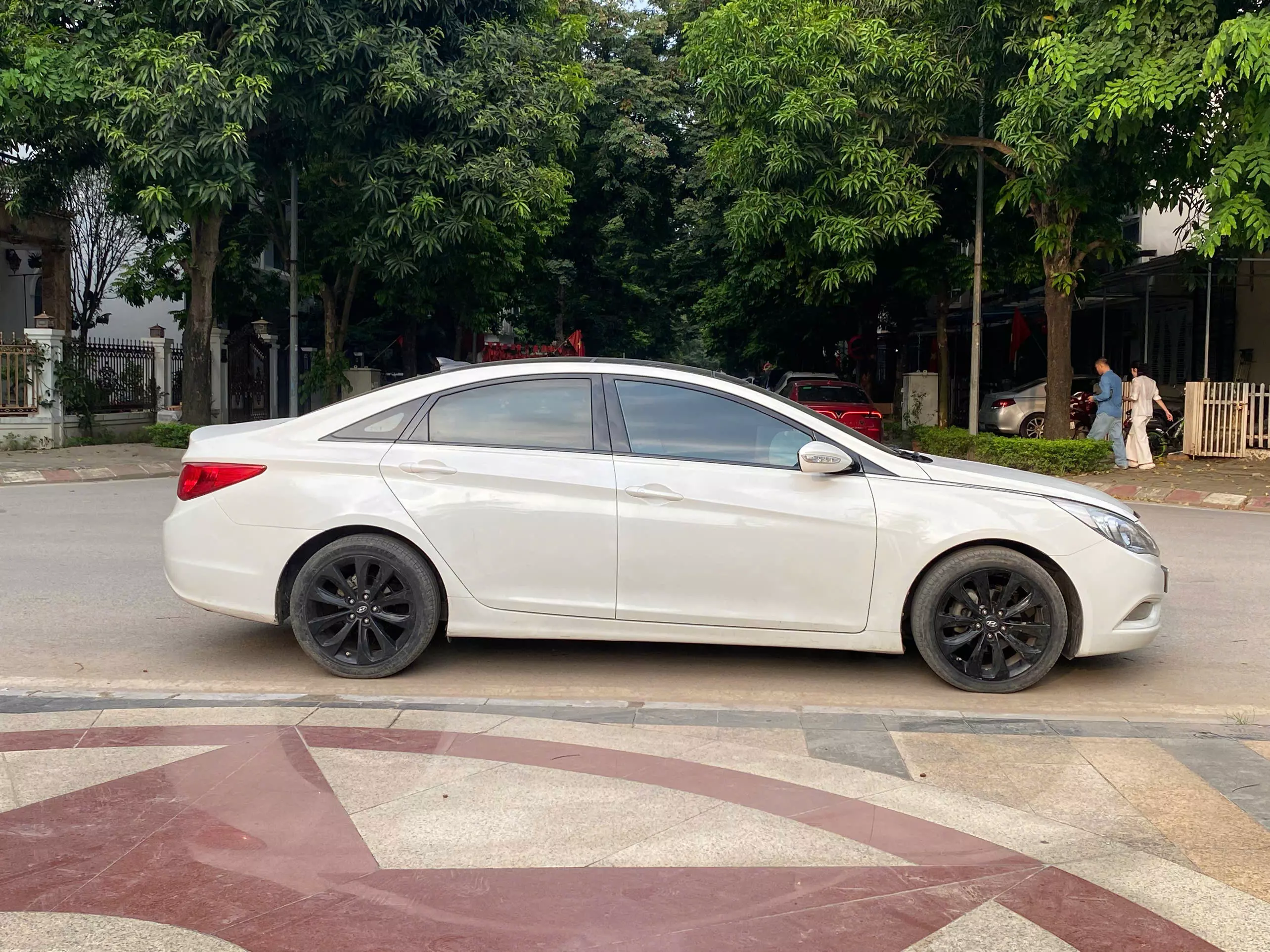 Hyundai Sonata 2010 - Em cần nhượng lại chiếc xe Hyundai Sonata Y20 , đăng ký lần đầu 31/12/2010