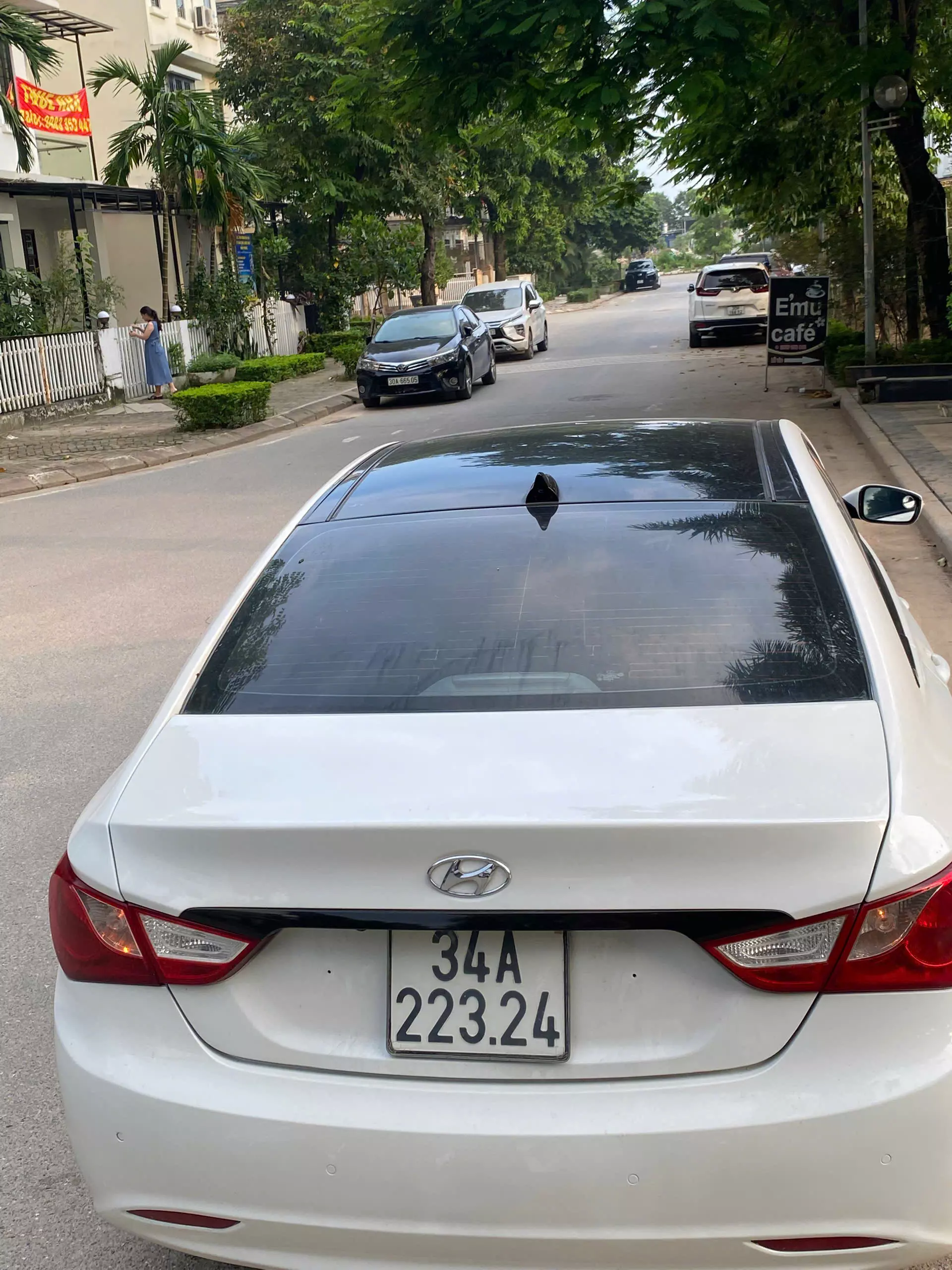 Hyundai Sonata 2010 - Em cần nhượng lại chiếc xe Hyundai Sonata Y20 , đăng ký lần đầu 31/12/2010