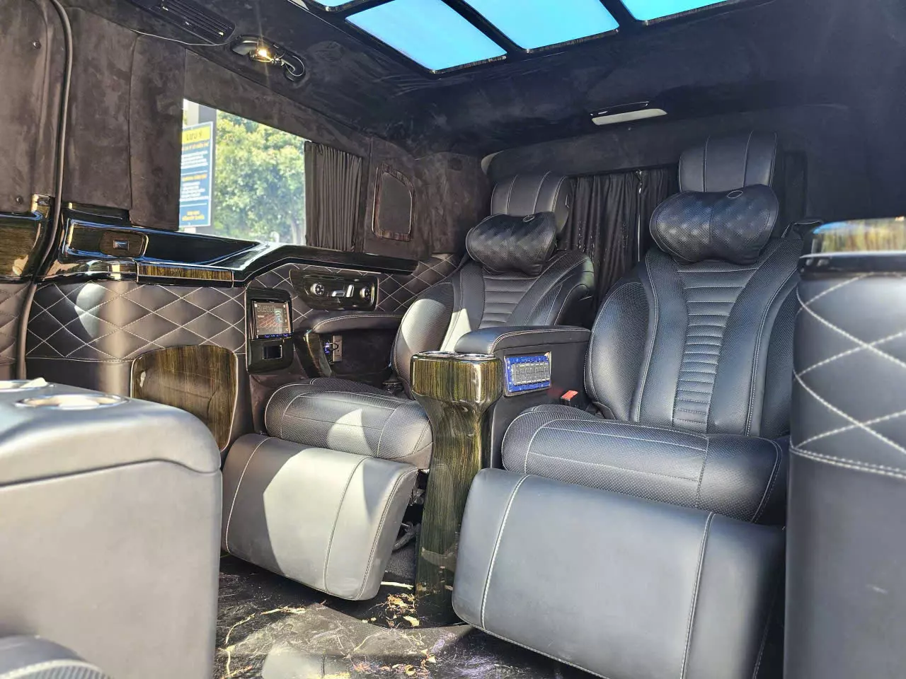 Mercedes-Benz A 2016 -  Cần bán Mercedes V250 đời 2016 – bản độ Maybach sang trọng