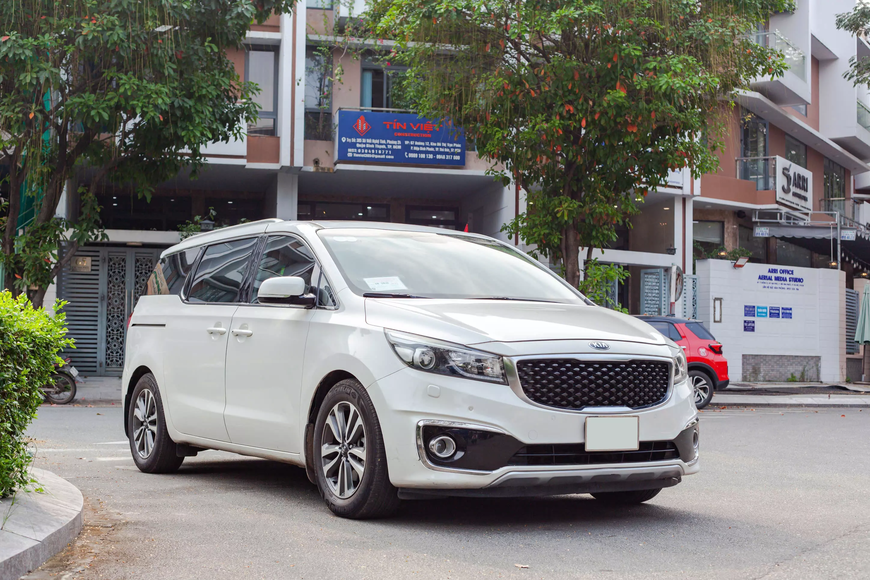 Kia Sedona 2016 - Sedona sản xuất 2016, màu trắng sang trọng đang tìm chủ nhân mới.