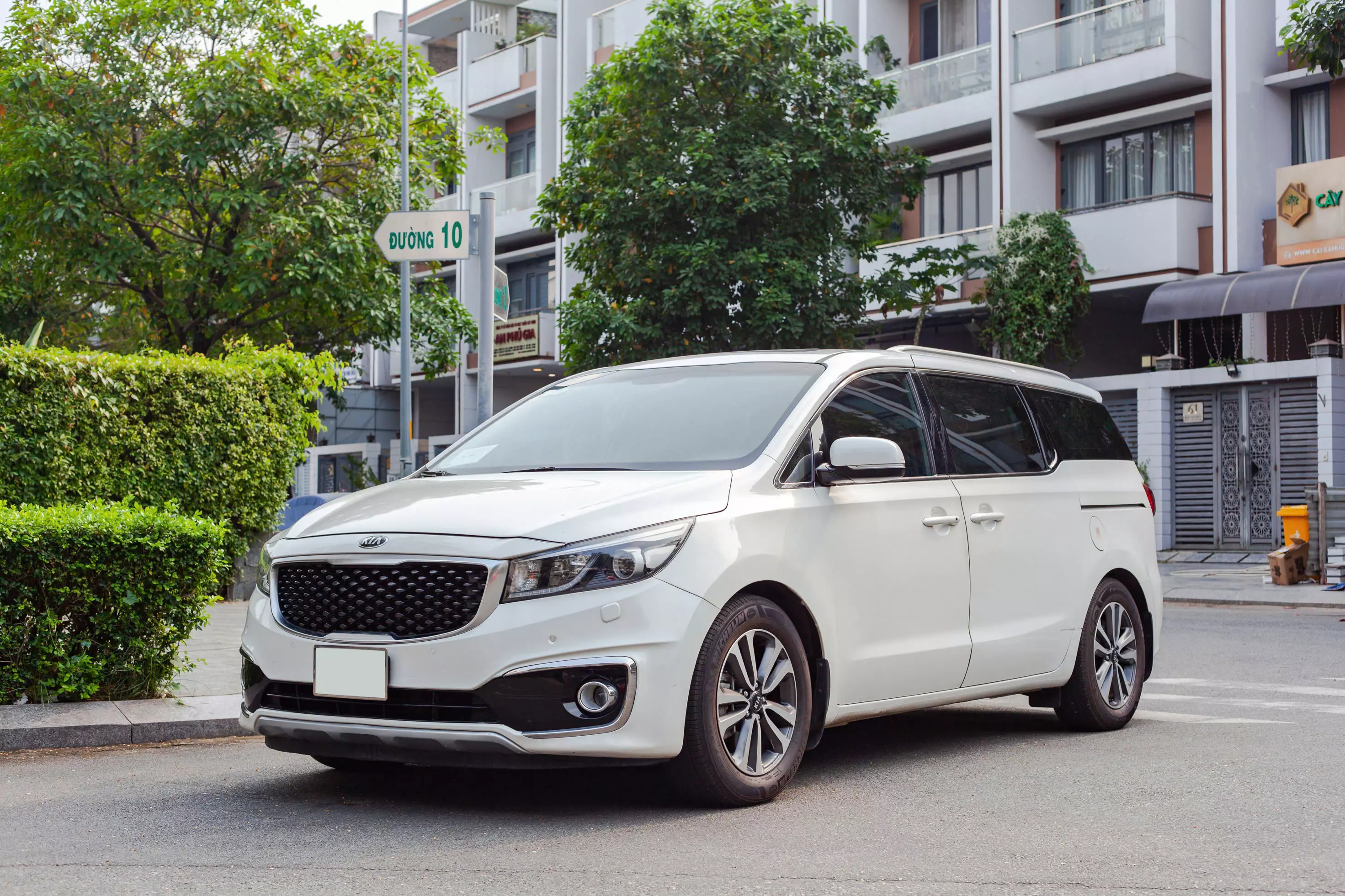 Kia Sedona 2016 - Sedona sản xuất 2016, màu trắng sang trọng đang tìm chủ nhân mới.