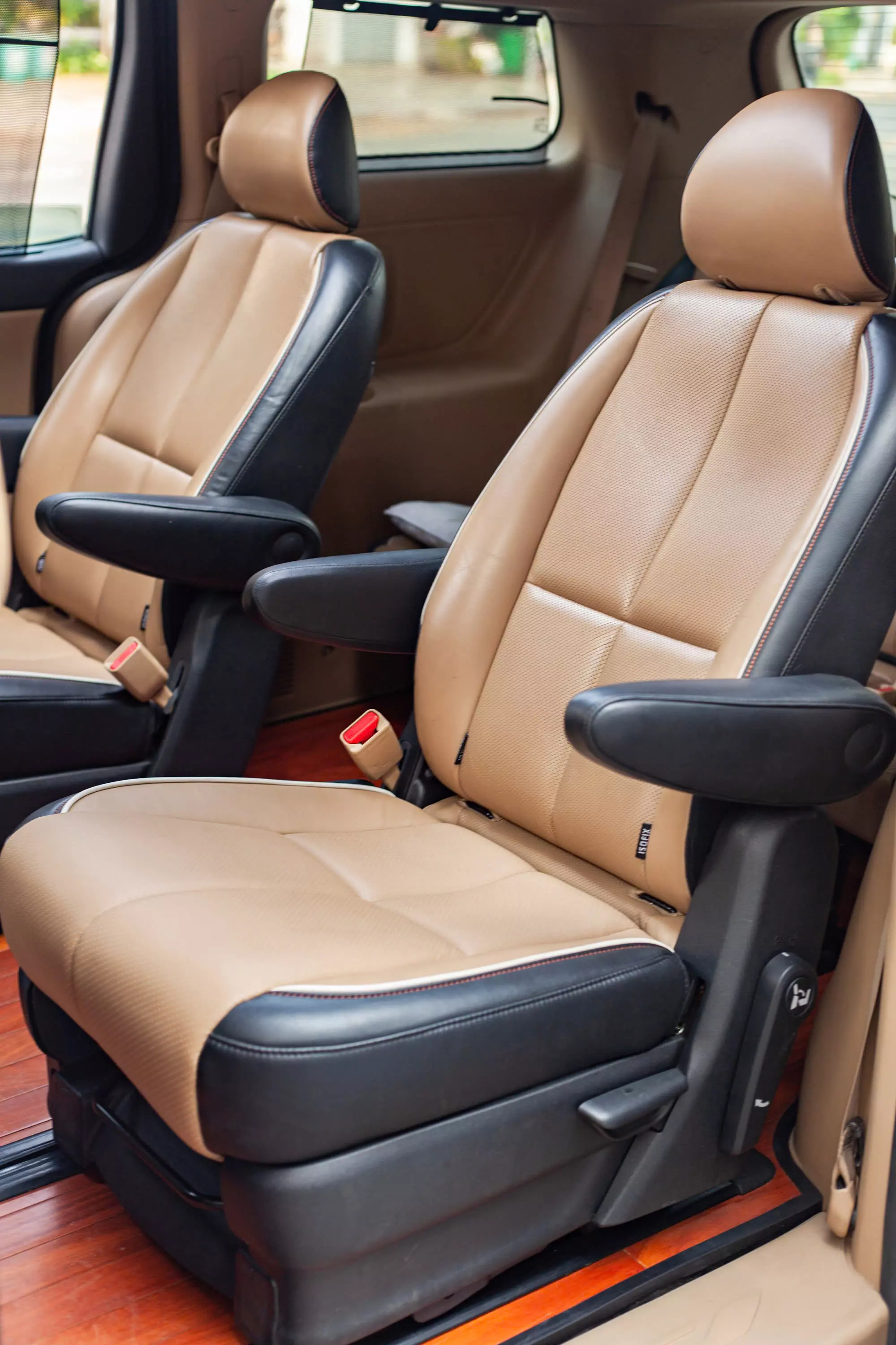 Kia Sedona 2016 - Sedona sản xuất 2016, màu trắng sang trọng đang tìm chủ nhân mới.