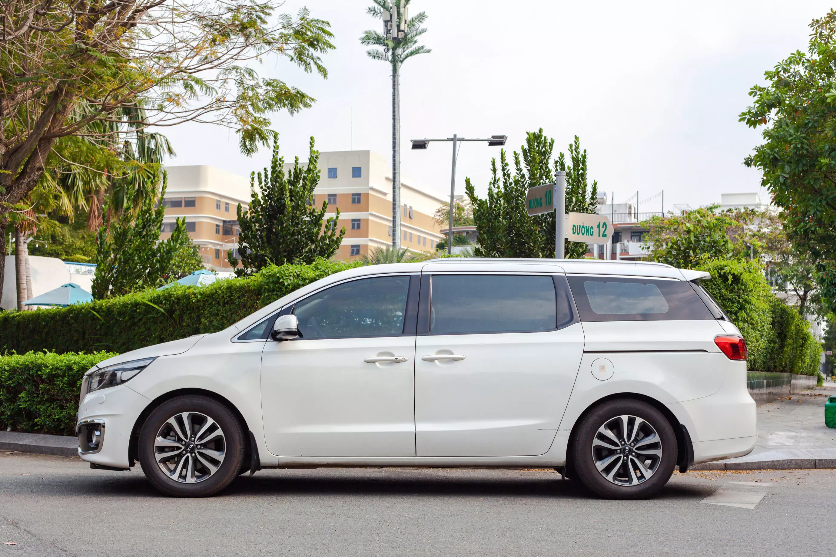 Kia Sedona 2016 - Sedona sản xuất 2016, màu trắng sang trọng đang tìm chủ nhân mới.
