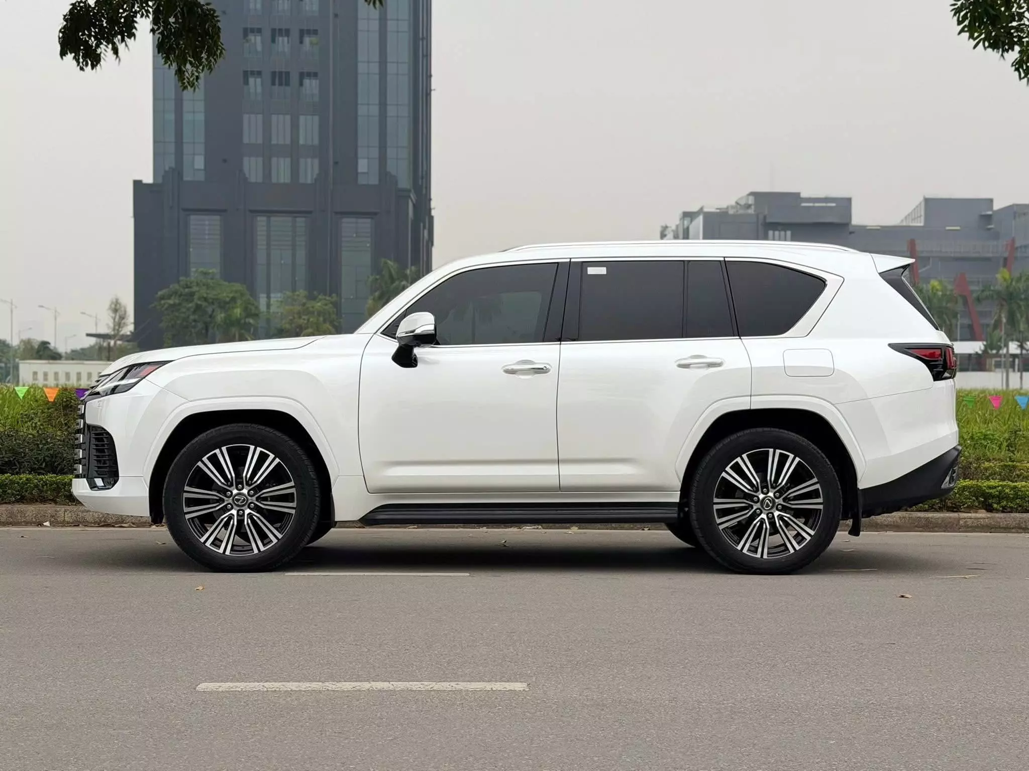 Lexus LX 600 Urban 07 chỗ  2023 - Bán Lexus LX600 Urbsn 07 chỗ, sản xuất 2023 siêu mới.