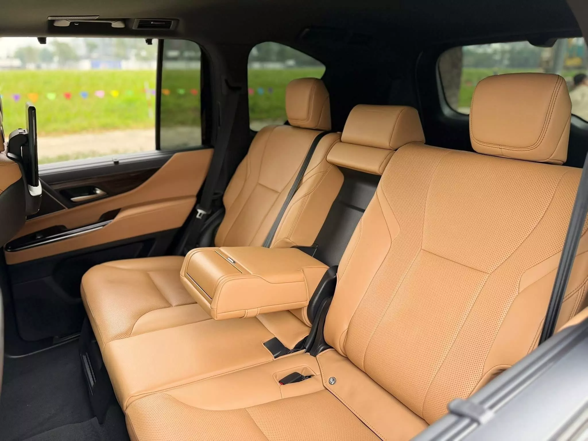 Lexus LX 600 Urban 07 chỗ  2023 - Bán Lexus LX600 Urbsn 07 chỗ, sản xuất 2023 siêu mới.