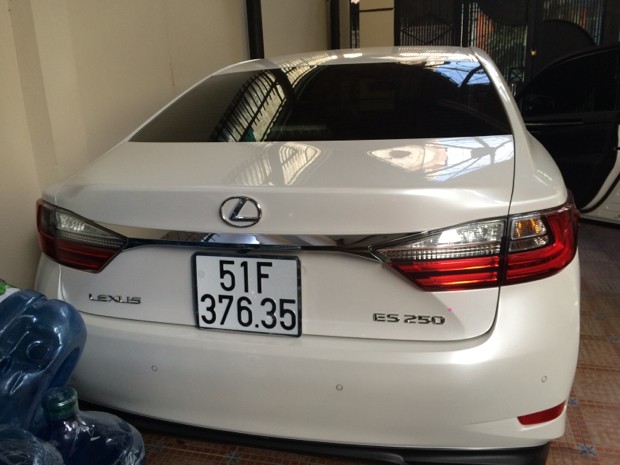 Xế sang Lexus ES250 giá 25 tỷ đồng tại Việt Nam