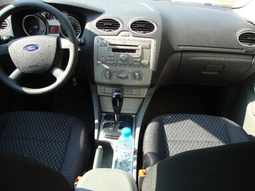 Ford Focus 18MT sedan 2011