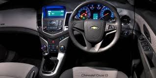 Không gian nội thất Chevrolet Cruze 1.8