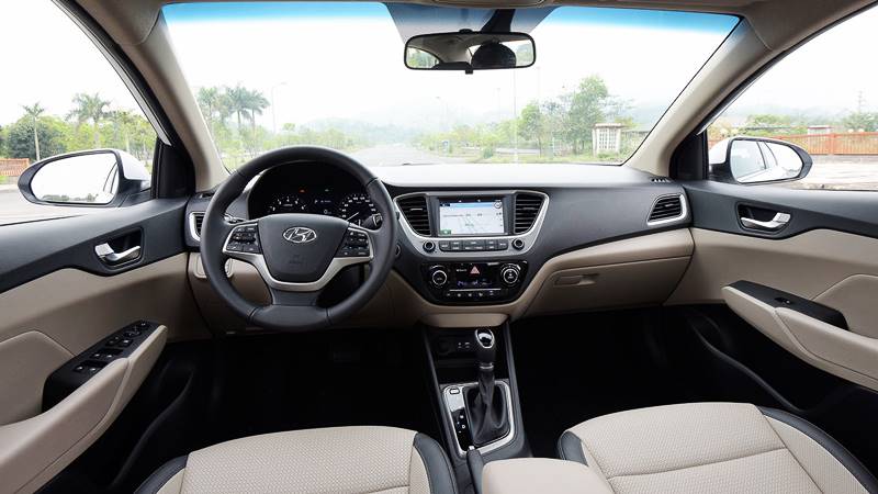 Không gian nội thất Hyundai Accent 1.4 AT