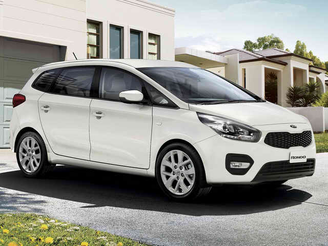 Kia Rondo 2018: Trang bị mới, tiện nghi mới 