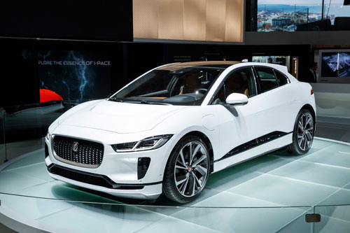 Gọi tên top 10 mẫu SUV sang cỡ nhỏ tốt nhất thị trường năm 2019 - Jaguar I-Pace 2019.