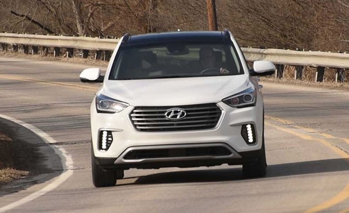 Top 10 xe cũ chất lượng có giá bán khá hời: Hyundai Santa Fe Sport.