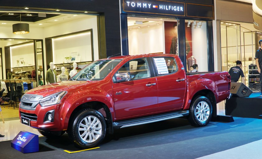 Xe bán tải Isuzu D-Max giảm giá lên đến 70 triệu đồng từ ngày 15/3/2019 Xe bán tải Isuzu D-Max giảm giá lên đến 70 triệu đồng từ ngày 15/3/2019.