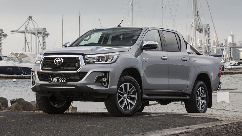 Toyota Hilux có thêm trang bị an toàn, tăng giá từ 18-20 triệu 3a