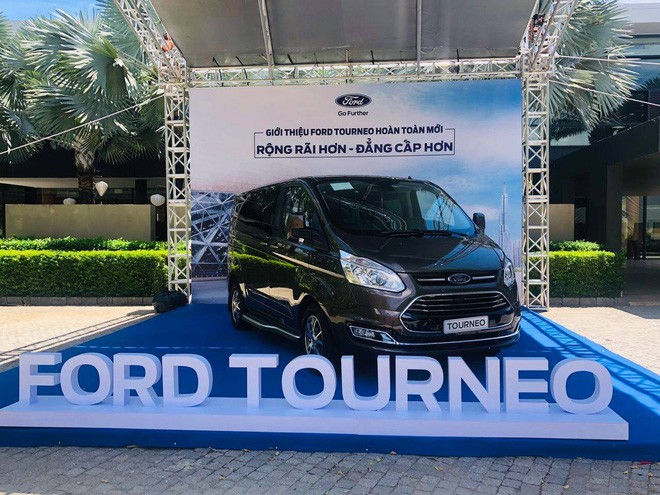 Ford Tourneo 2019 rò rỉ thông số kỹ thuật: 2 phiên bản chênh nhau 200 triệu đồng 3a