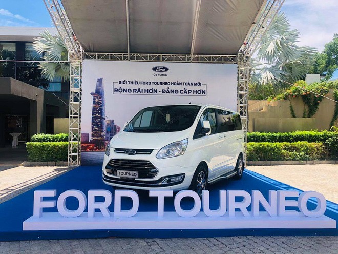 Ford Tourneo 2019 rò rỉ thông số kỹ thuật: 2 phiên bản chênh nhau 200 triệu đồng 1a