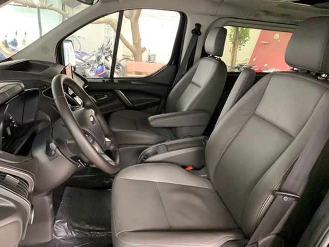 Ford Tourneo 2019 rò rỉ thông số kỹ thuật: 2 phiên bản chênh nhau 200 triệu đồng 5a