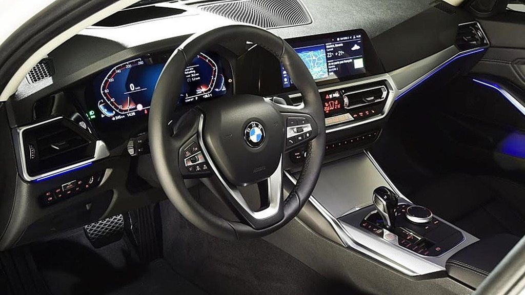 Vì sao BMW thu phí 80 USD khi khách hàng sử dụng Apple CarPlay? 5a