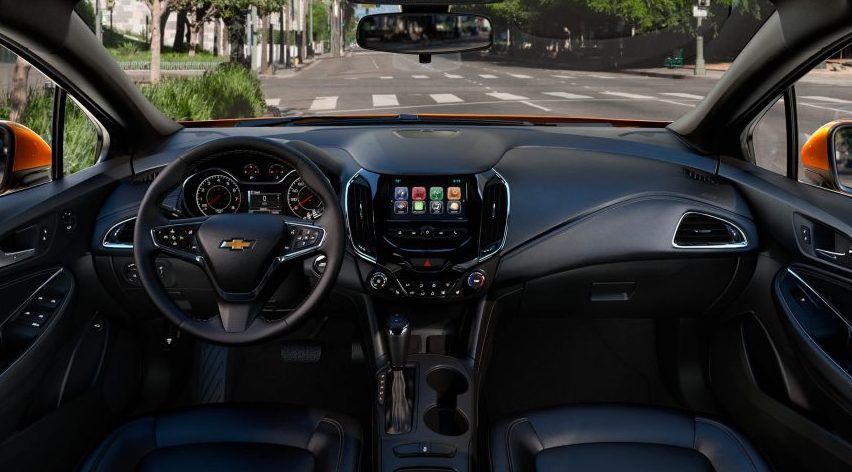 Khoang nội thất của Chevrolet Cruze chắc chắn mang đến cảm giác mới lạ