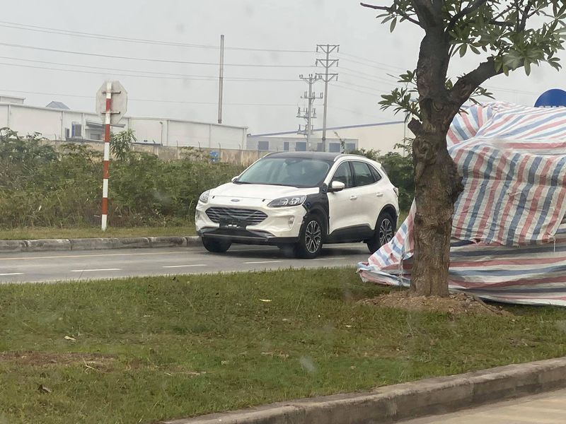 "Bắt gặp" Ford Escape 2020 chạy thử tại Hải Dương