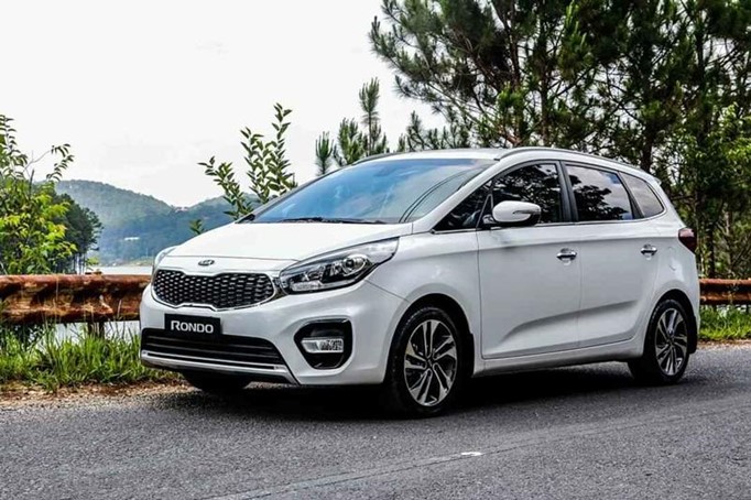 Kia Rondo là dòng xe ô tô 7 chỗ giá rẻ với động cơ mạnh mẽ