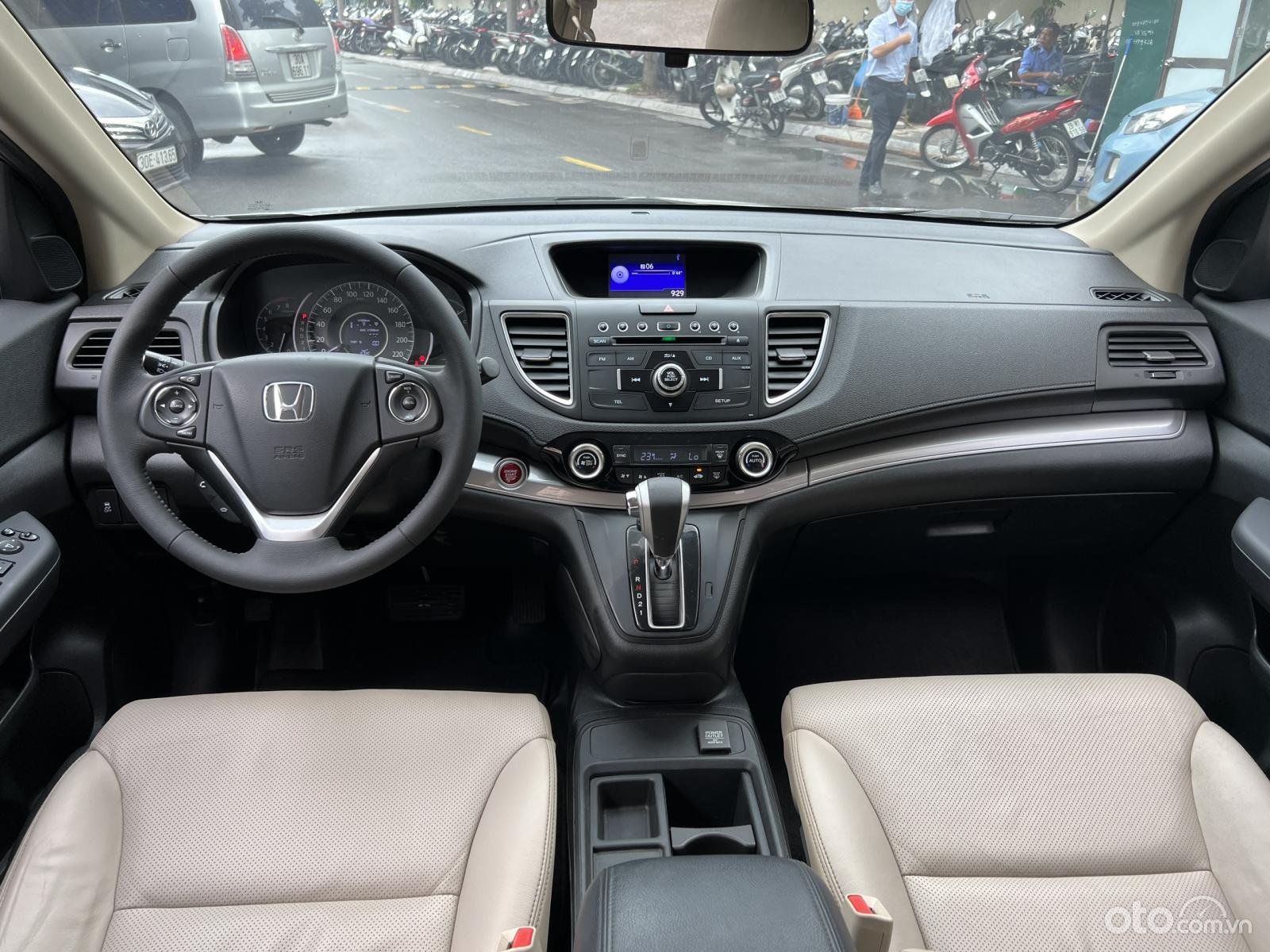 Honda CR-V 2015 cũ sở hữu không gian nội thất rộng rãi gần như dẫn đầu phân khúc